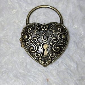 & Other Stories Gold Heart Pendant Necklace